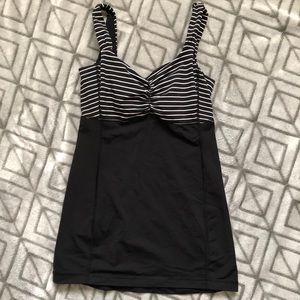 Lululemon workout top size 6